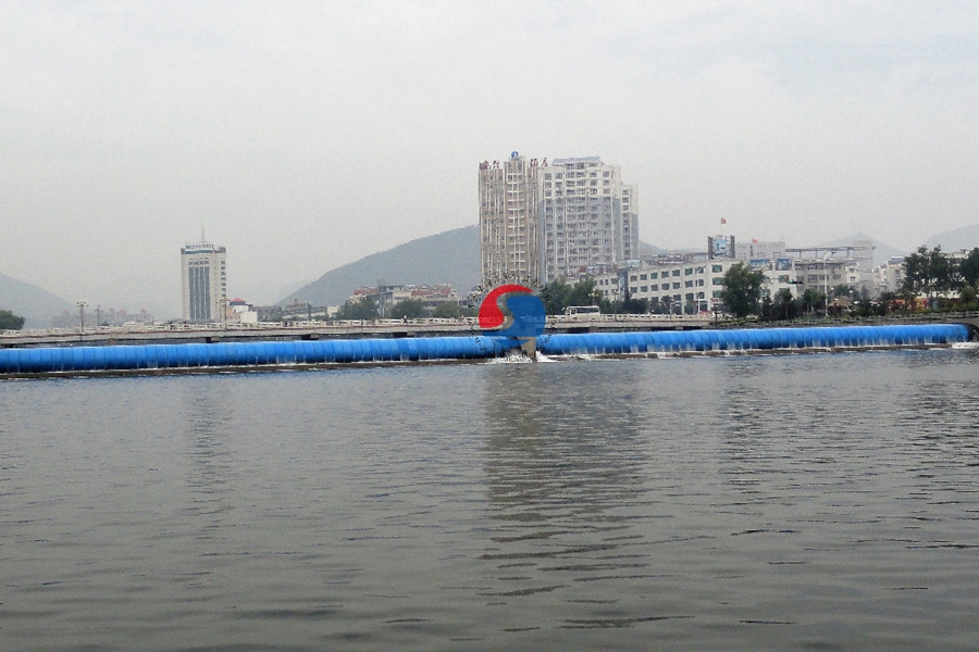 坝长160m，坝高2.3m，充水枕式橡胶坝